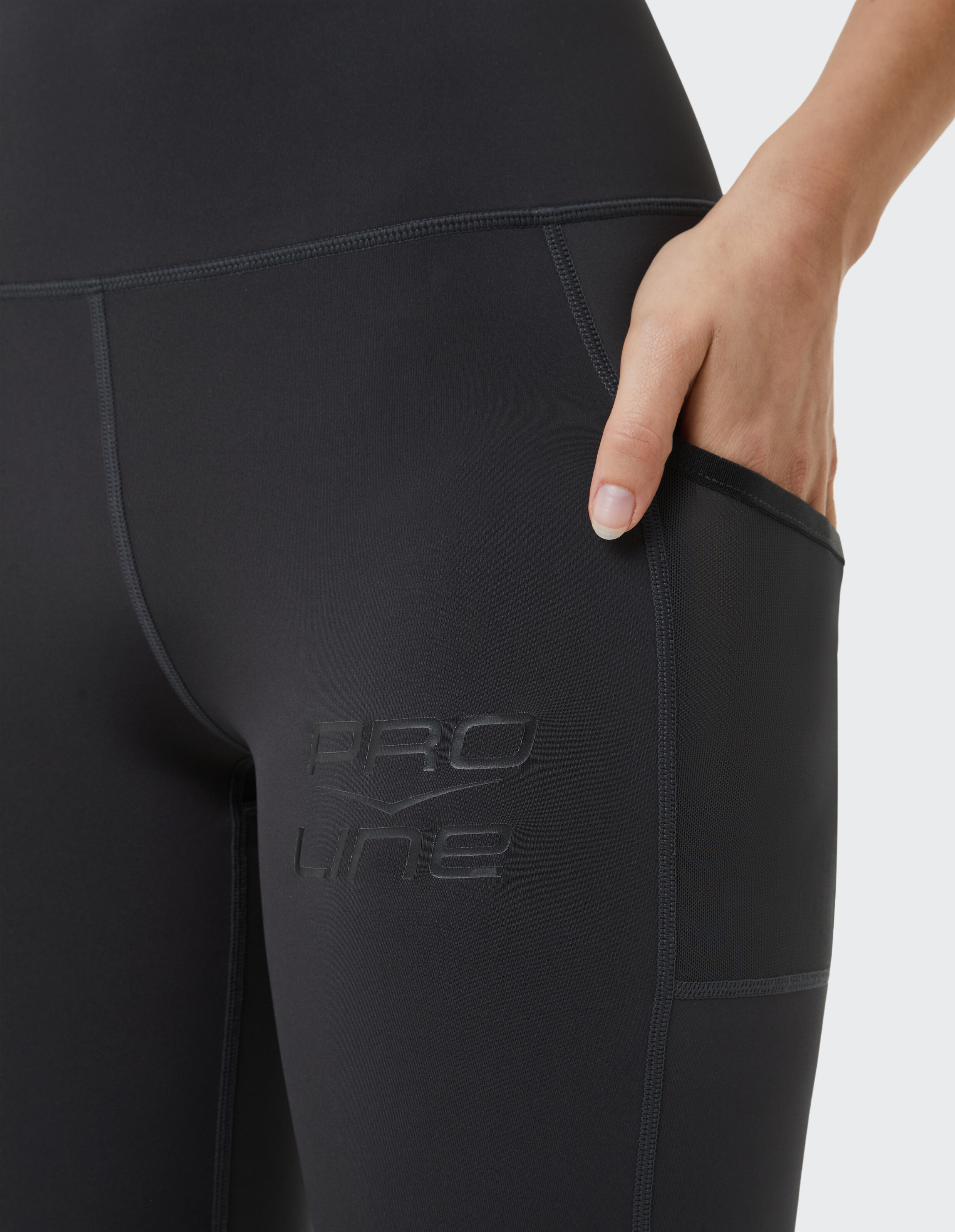 Schwarze Leggings mit hohem Bund, Seitentasche und Pro Line-Logo für Freizeitkleidung.
