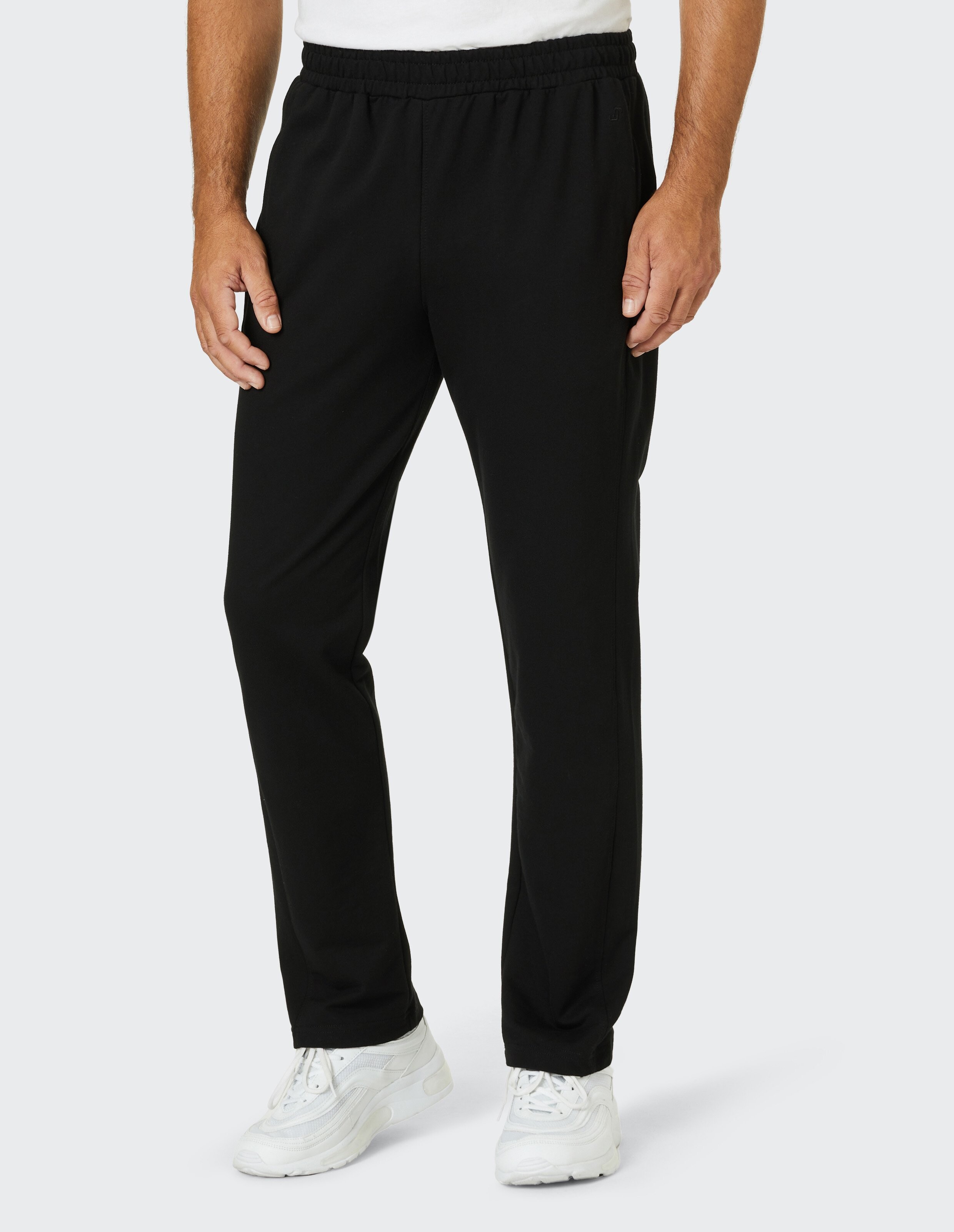 Schwarze gerade geschnittene Jogginghose mit elastischem Bund, ideal für Sport und Freizeit, vor weißem Hintergrund fotografiert.