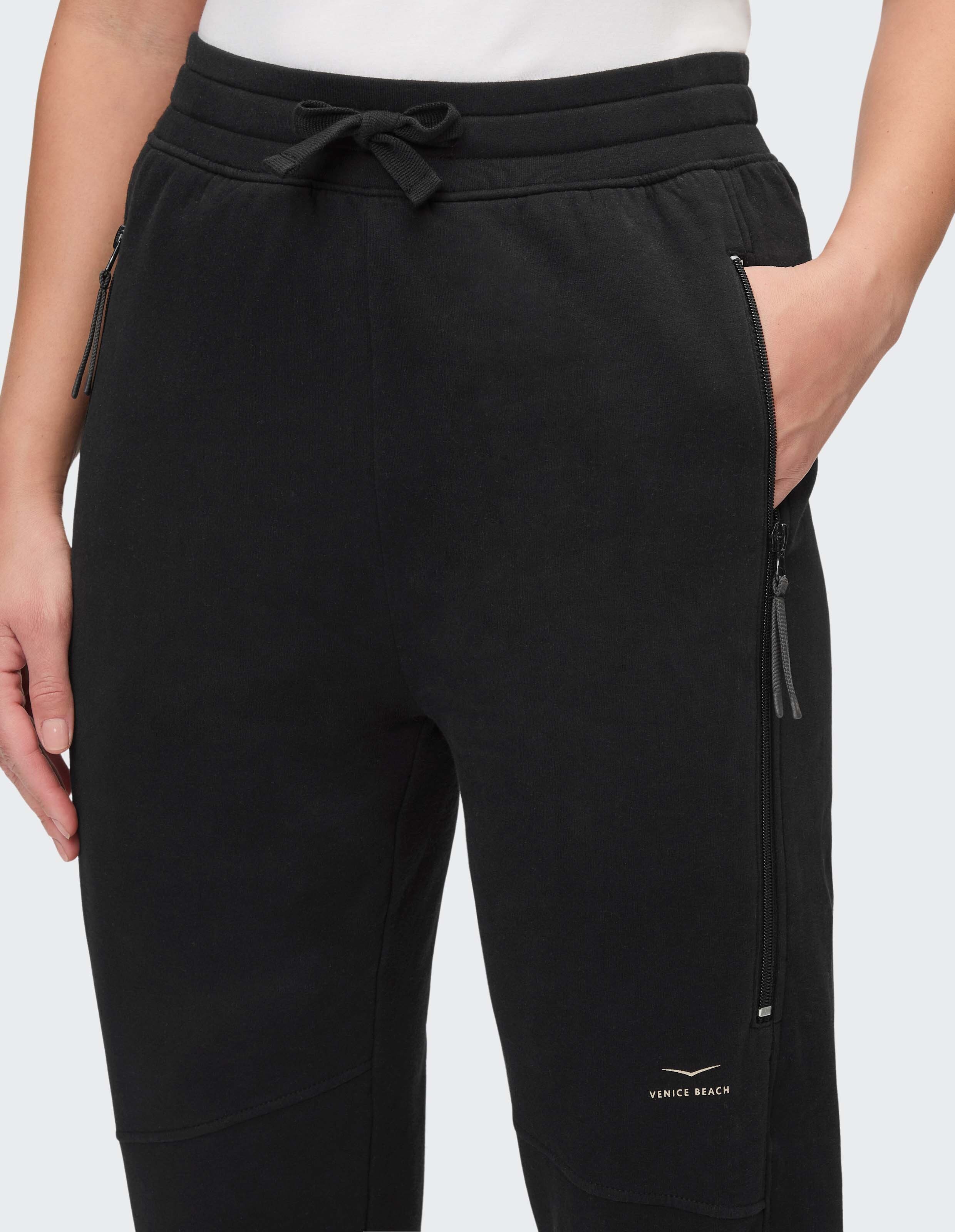 Schwarze, lässige Jogginghose mit Kordelzug in der Taille und seitlichen Reißverschlusstaschen.