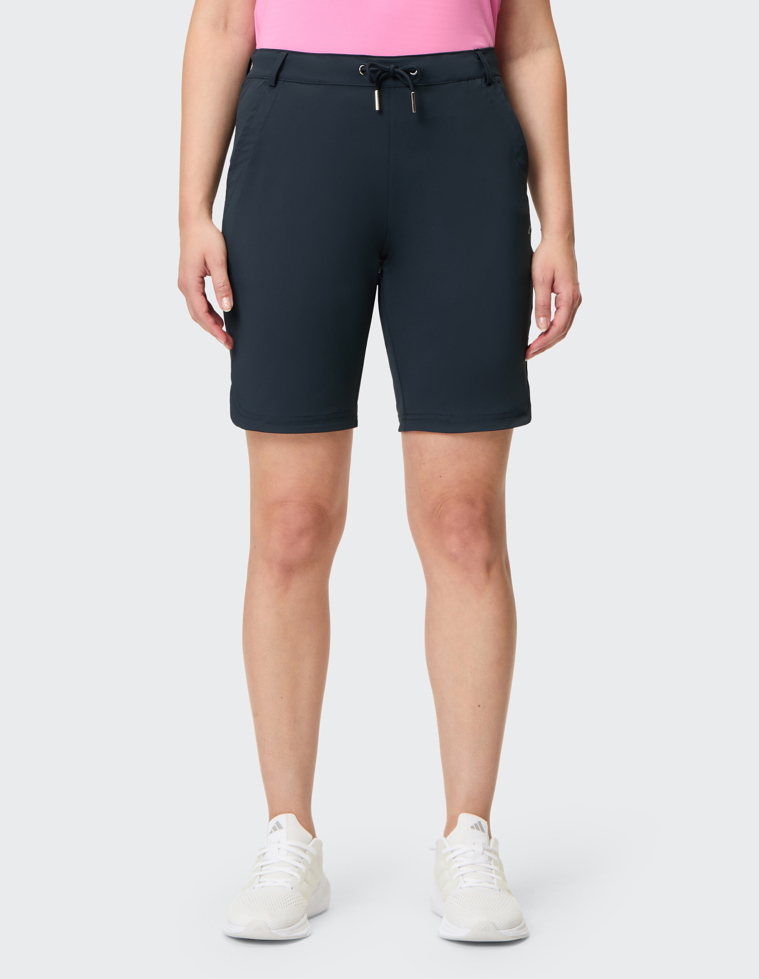 Marineblaue Freizeitshorts für Damen mit Kordelzug, perfekt für den aktiven Einsatz.