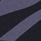 Nahaufnahme eines dunkelvioletten und schwarz gestreiften Stoffes, ideal für Freizeitkleidung.