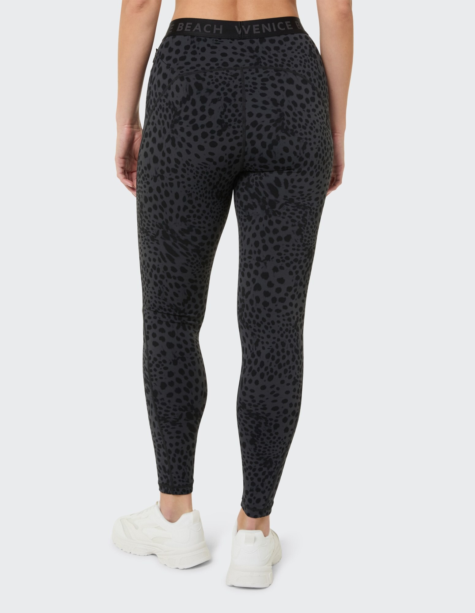 Schwarze Leggings mit Leopardenmuster und bequemer Passform, perfekt für Freizeitkleidung.