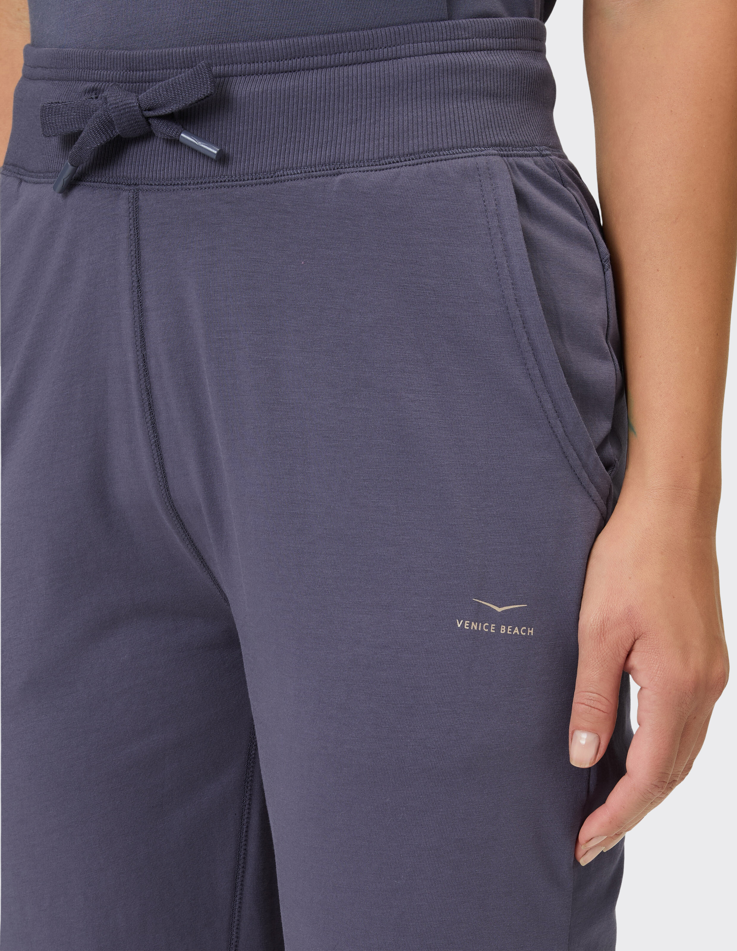 Dunkelgraue, lässige Lounge-Hose mit Kordelzug in der Taille und Venice Beach-Logo.