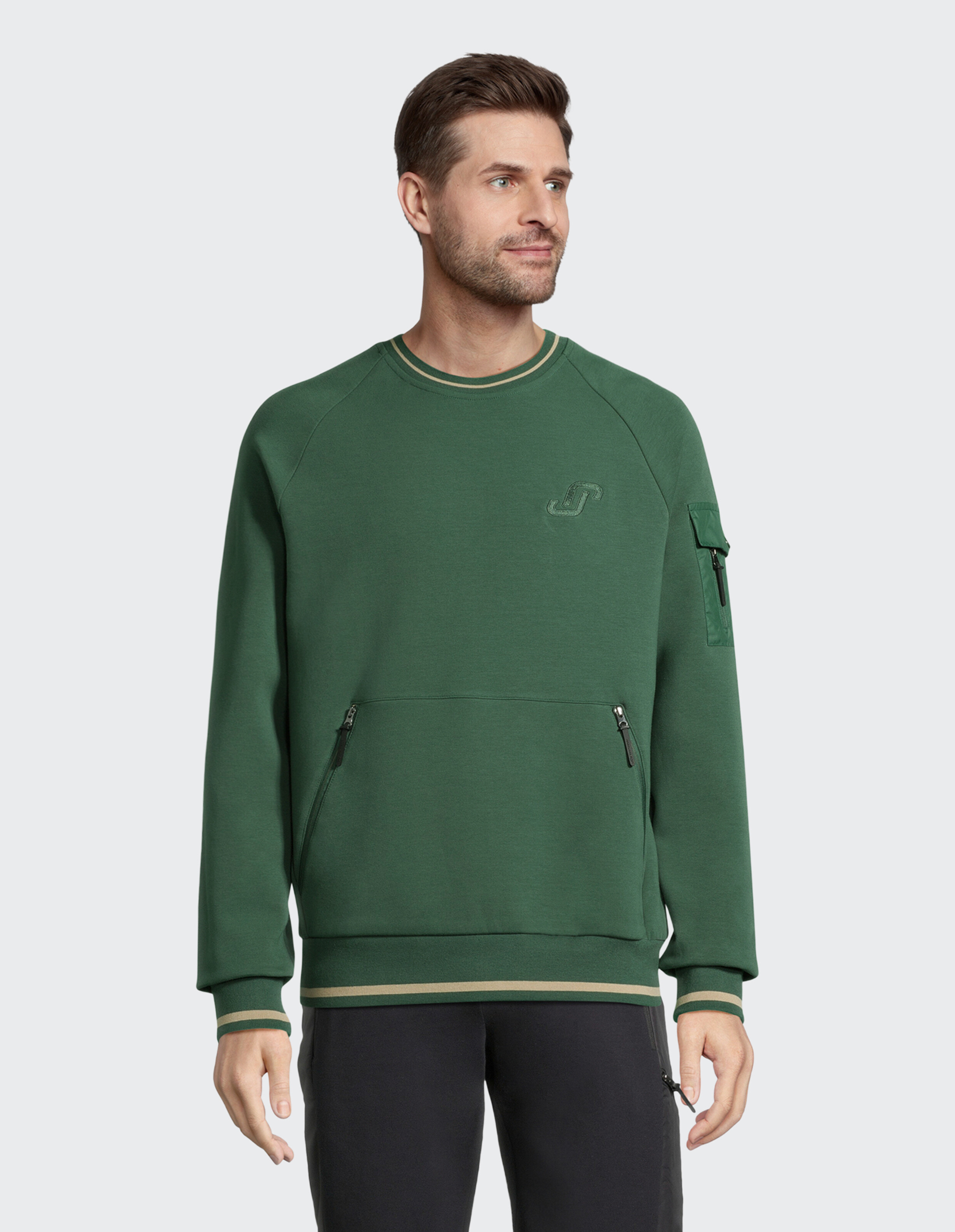 Grünes Herren-Sweatshirt mit Reißverschlusstaschen und gerippten Bündchen für Freizeitkleidung.
