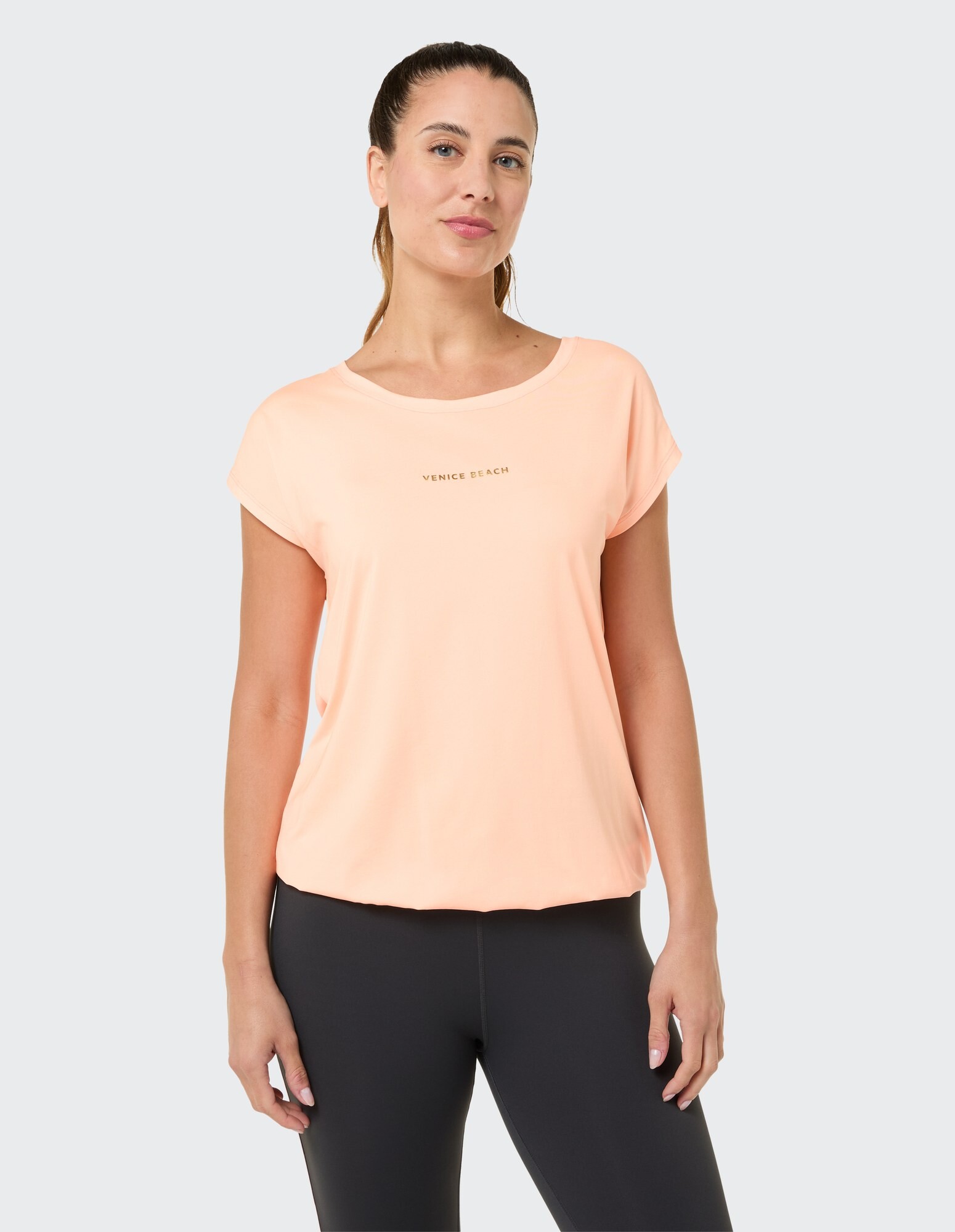 Leicht pfirsichfarbenes, lässiges T-Shirt mit „Venice Beach“-Aufdruck, perfekt zum Entspannen.