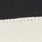 Nahaufnahme einer Stoffkante mit weicher, gemütlicher Textur in neutralen Farben, ideal für Freizeitkleidung.