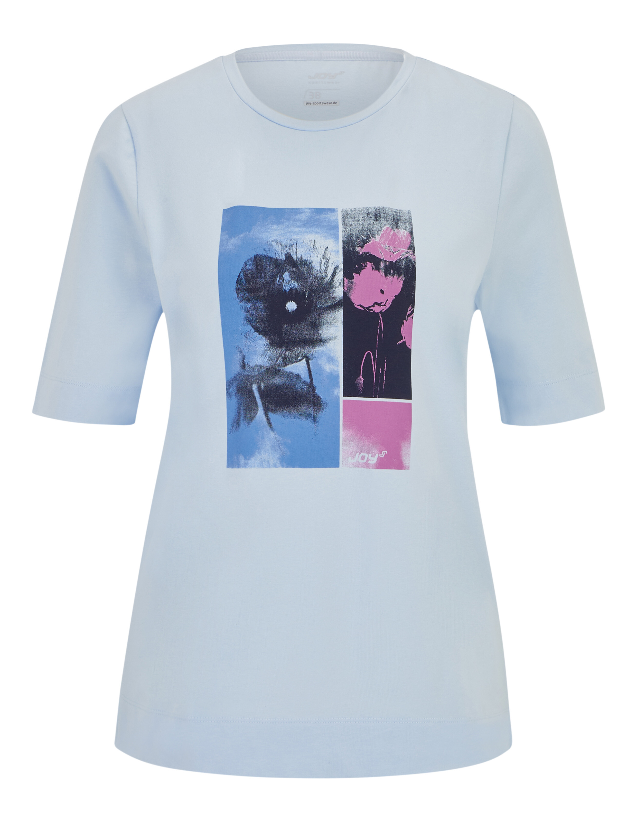 Hellblaues T-Shirt mit zweigeteiltem Kunstmotiv; links blaues Blumenbild, rechts rosa abstraction, darunter der Schriftzug \"Joy\""."