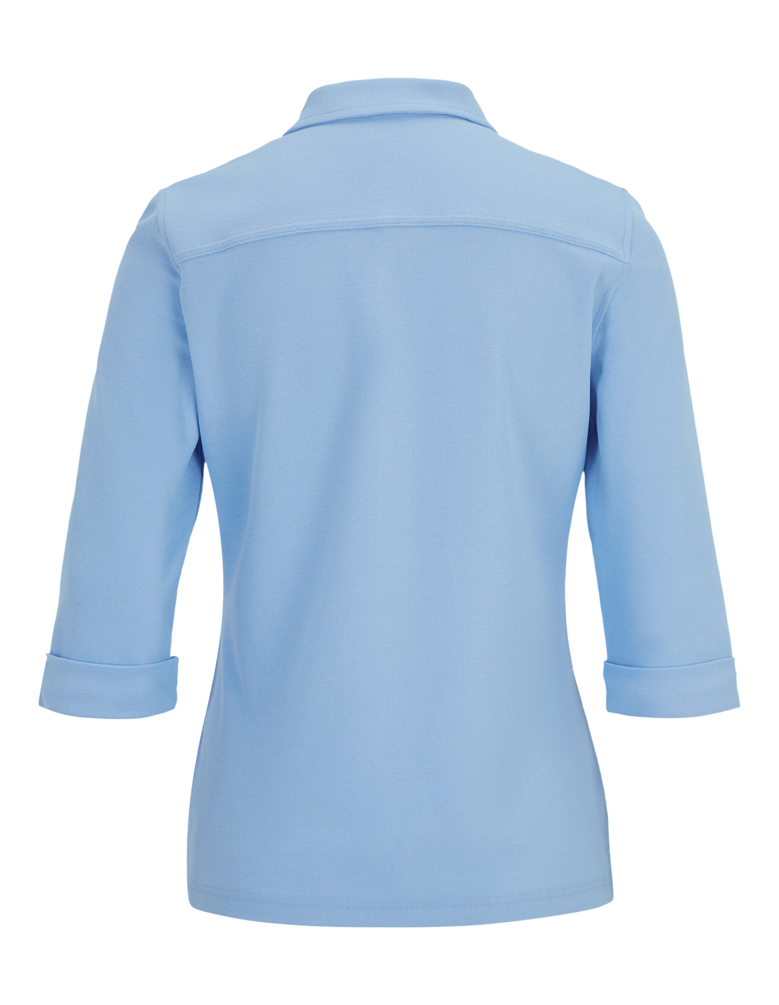 Rückansicht eines hellblauen Freizeit-Poloshirts mit Dreiviertelärmeln.