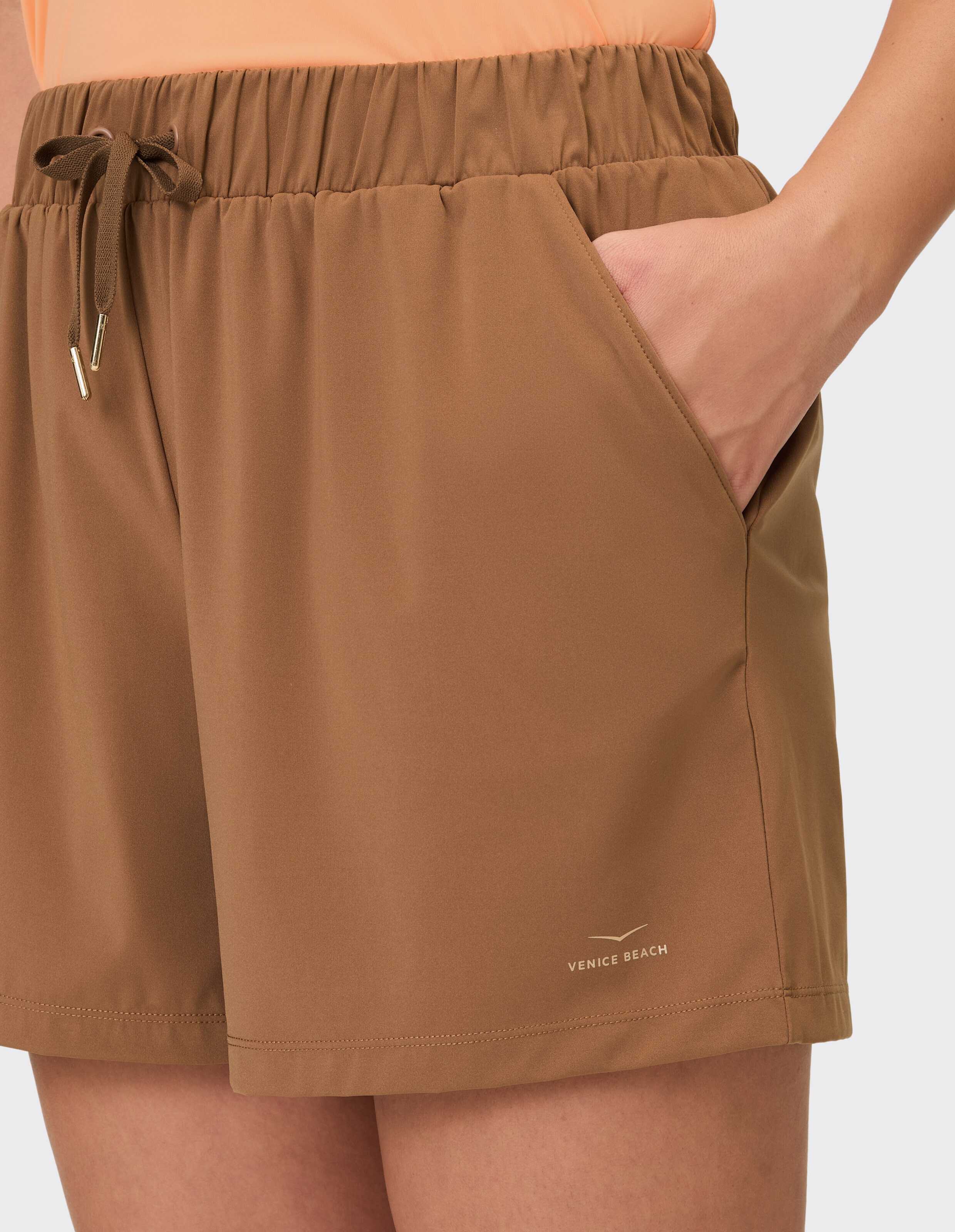 Braune, lässige Lounge-Shorts mit Kordelzug in der Taille und Seitentaschen.