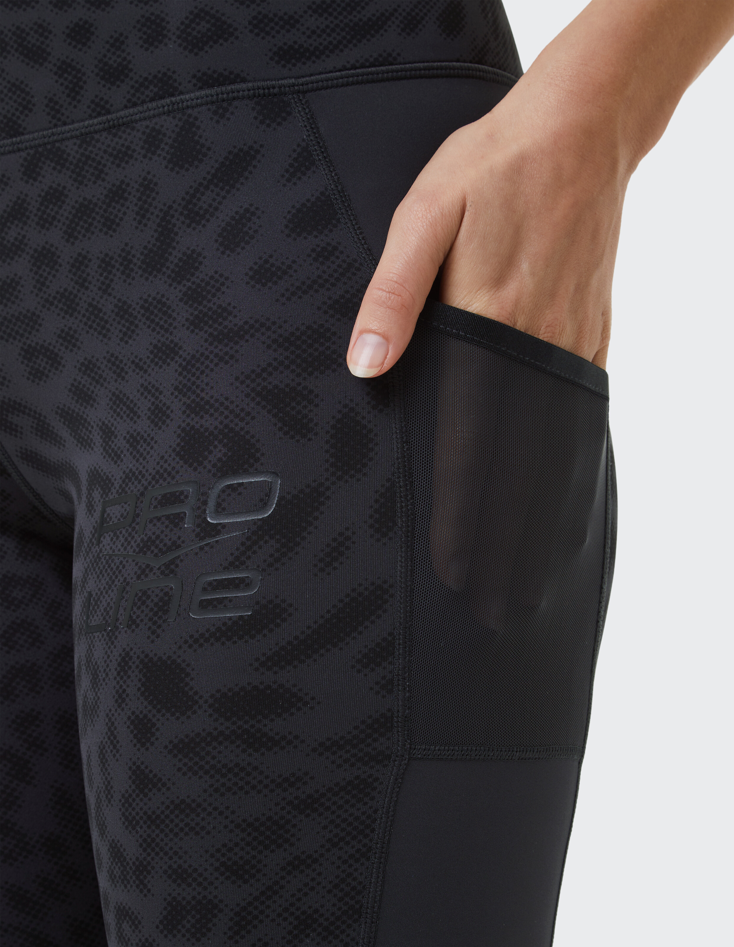 Schwarze Strumpfhose mit Leopardenmuster von Venice Beach, Colorado Springs, mit seitlicher Netztasche.