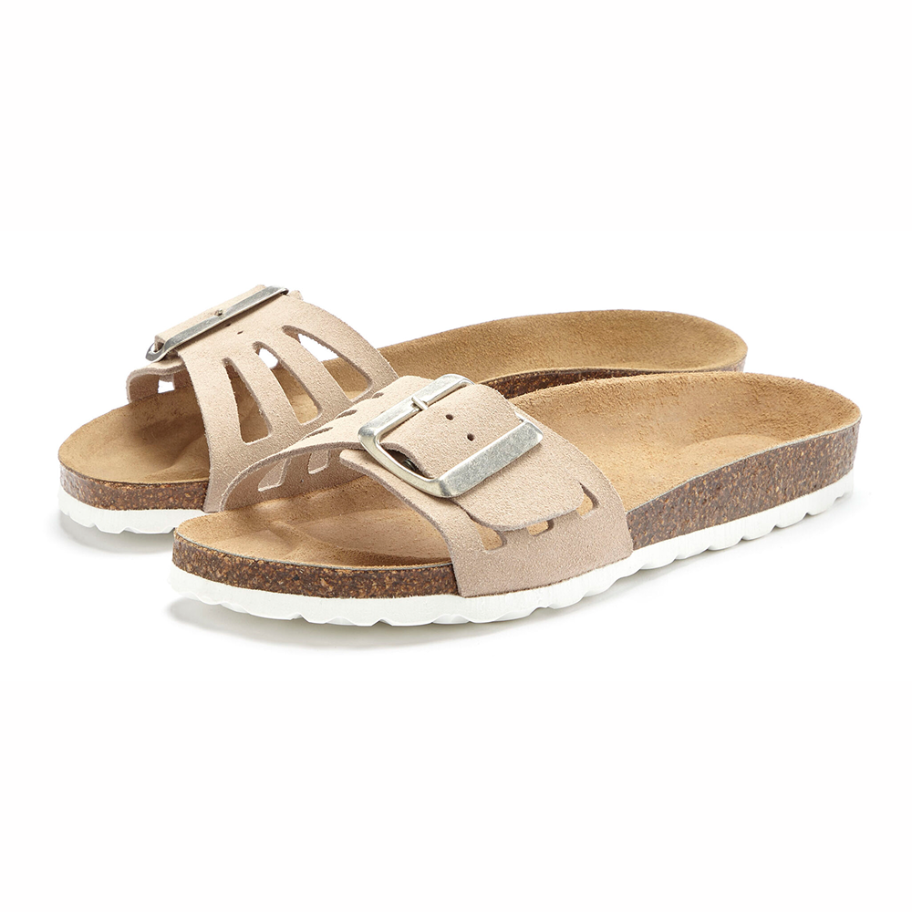 Beigefarbene, lässige Sandalen mit Schnalle und Cut-out-Design, perfekt für den Sommer.