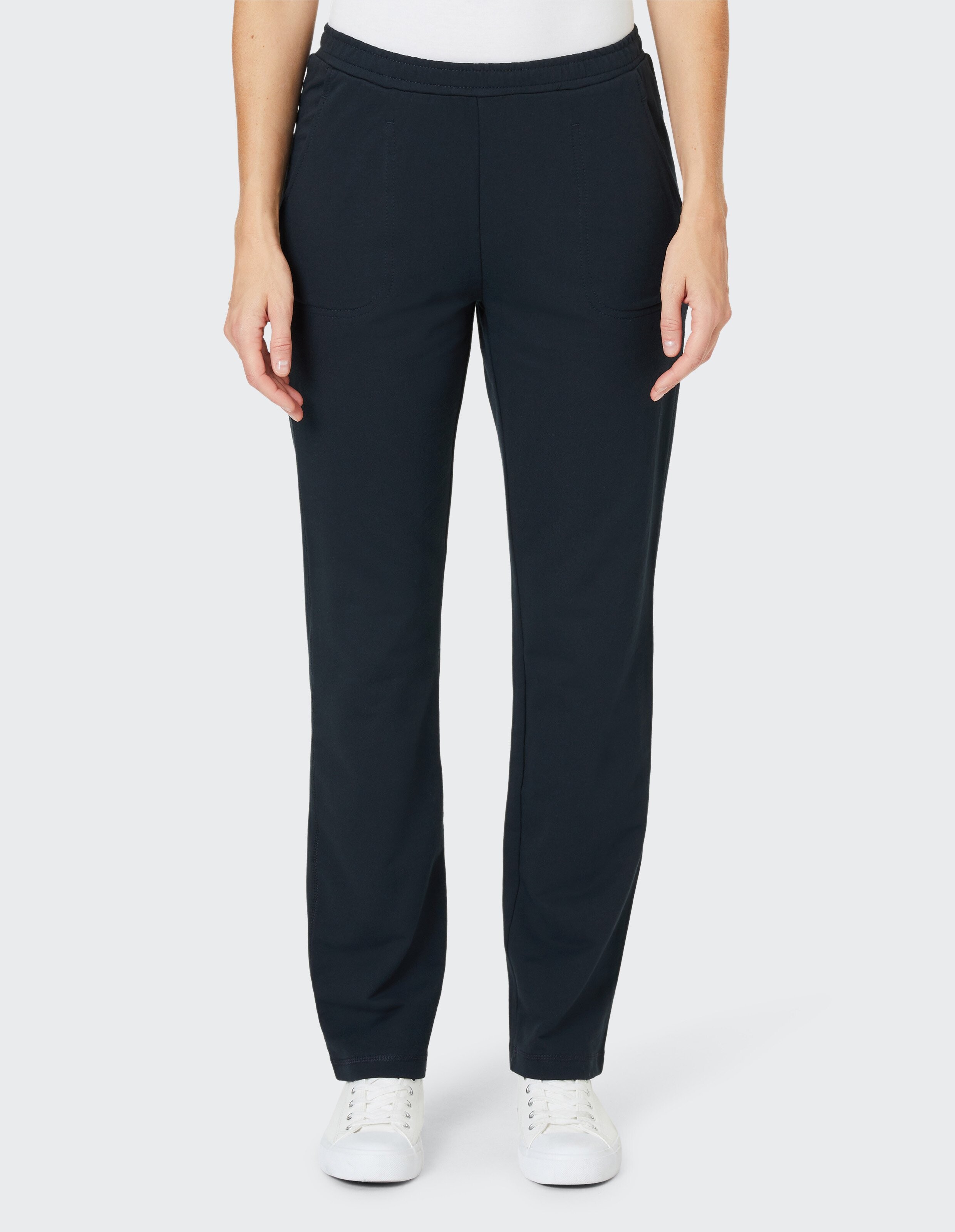 Dunkelblaue, gerade geschnittene Hose aus weichem Stoff mit elastischem Bund und zwei sichtbaren Nähten an der Vorderseite.