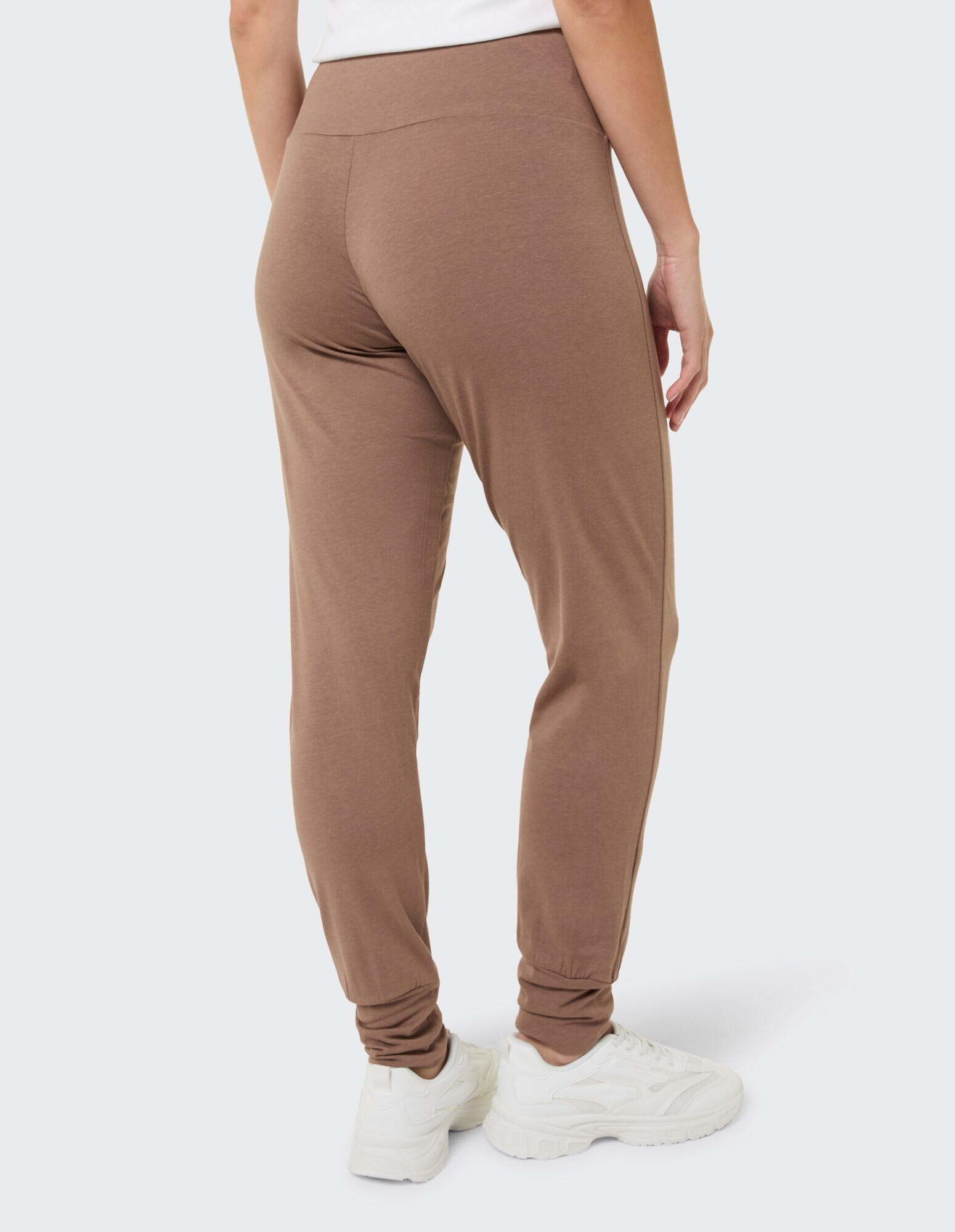 Braune, lässige Jogginghose mit bequemer Passform, perfekt zum Faulenzen oder für Freizeitausflüge.