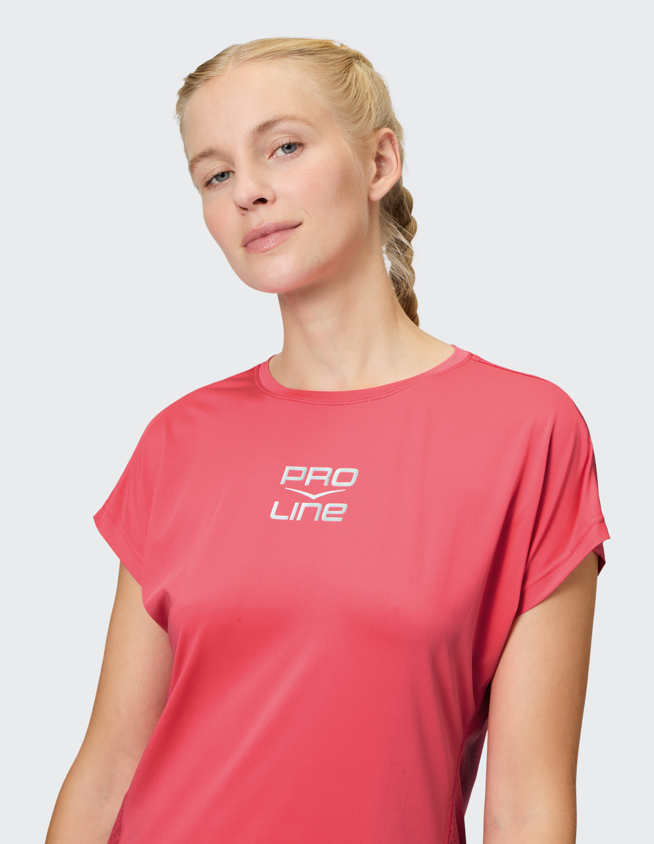 Frau trägt ein rosafarbenes Venice Beach Kurzarmshirt Berkeley Freizeitoberteil.