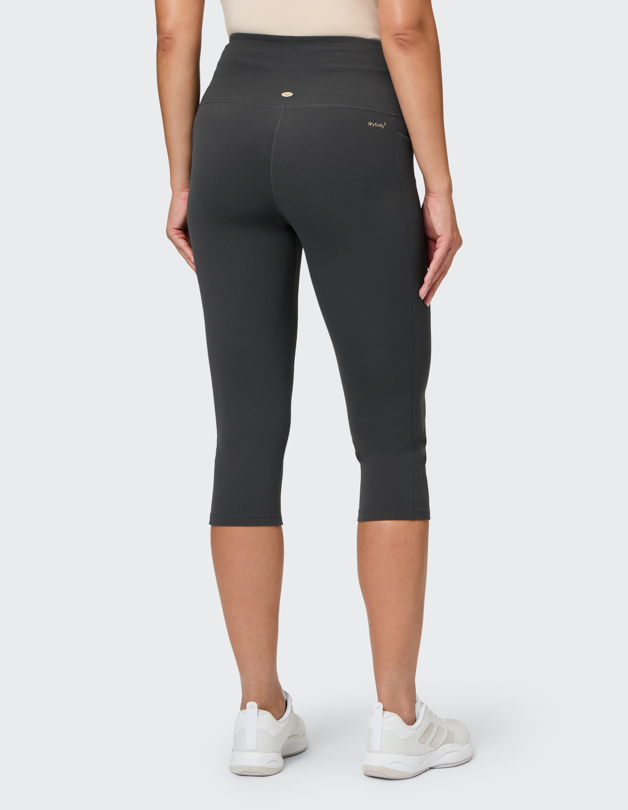 Rückansicht der dunkelgrauen Venice Beach 3/4-Tights Amelia für sportliche Freizeitkleidung.