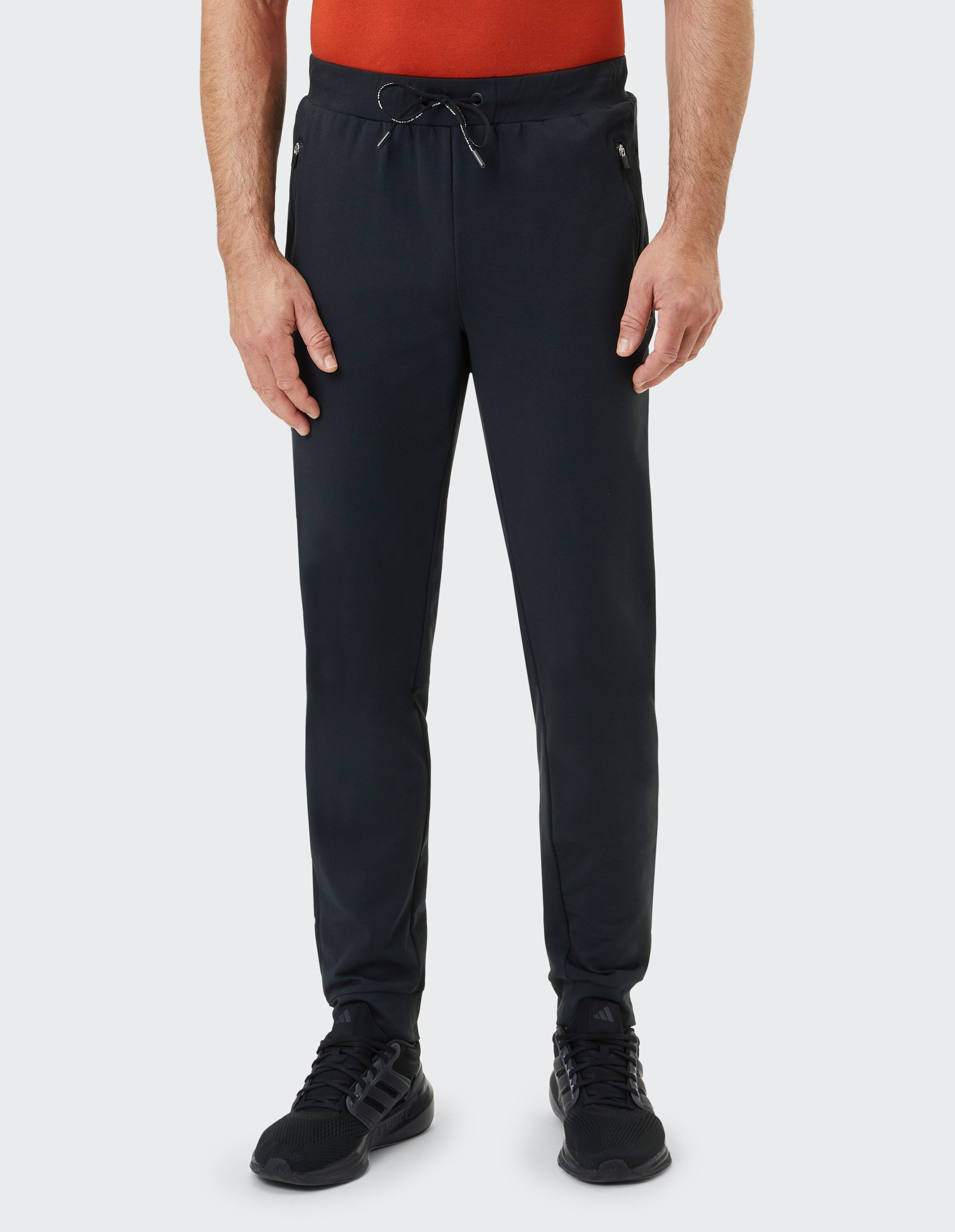 Dunkelblaue Jogginghose mit Kordelzug und elastischen Bündchen, zwei Seitentaschen mit Reißverschluss, aus weichem Stoff.
