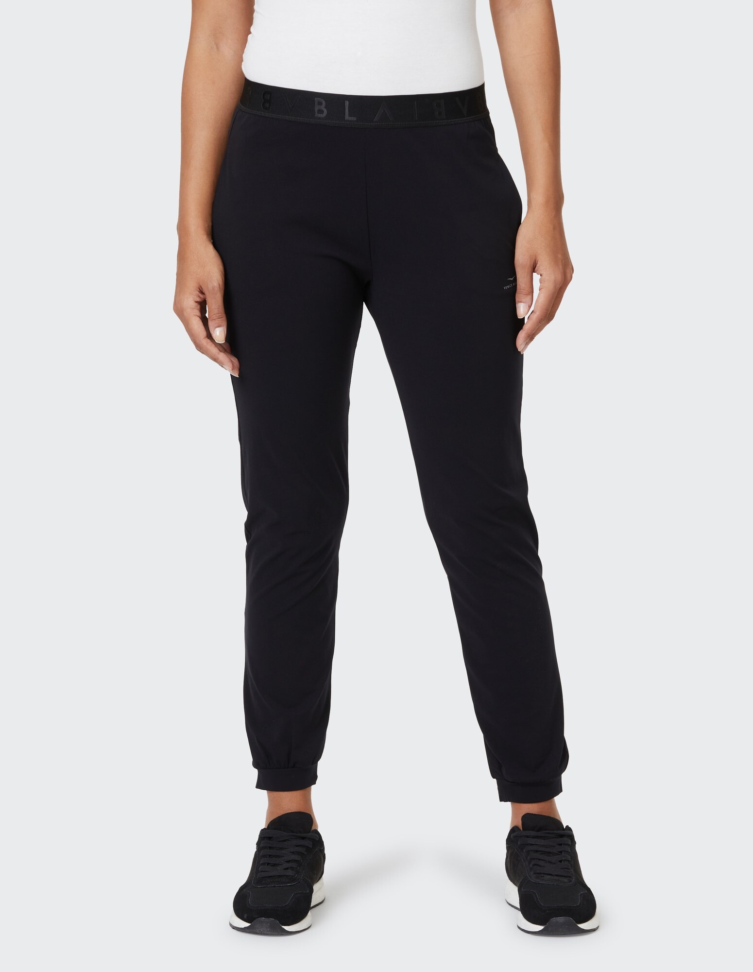 Schwarze Damen-Jogginghose mit elastischem Bund, perfekt für die Freizeit.