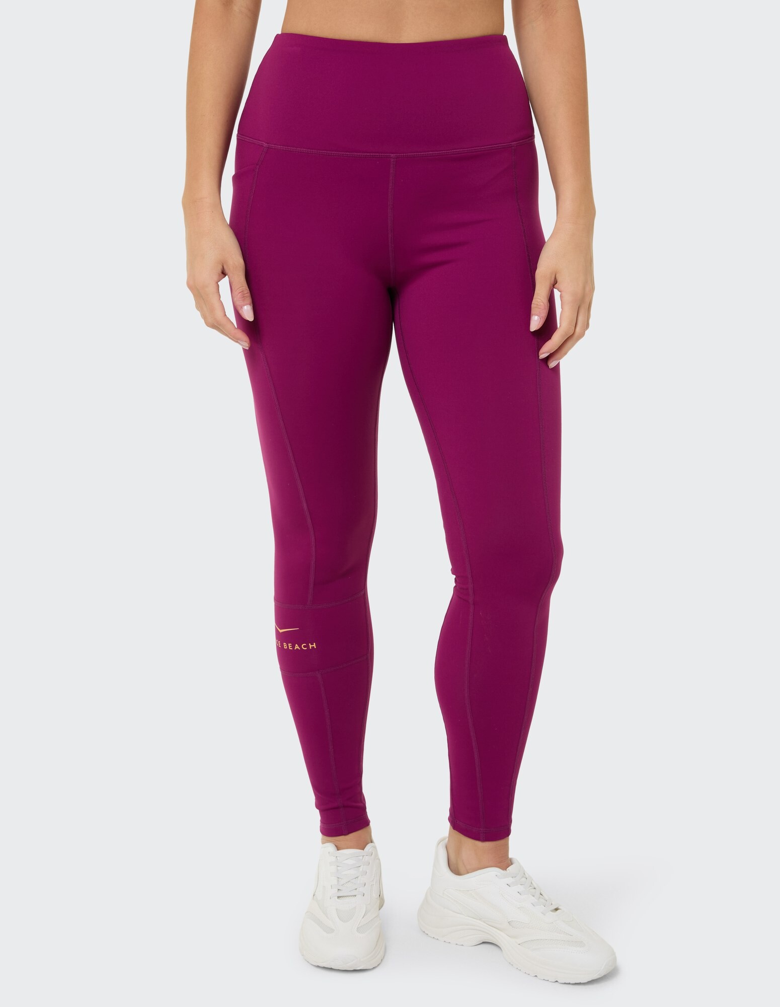 Damen-Leggings mit hohem Bund in leuchtendem Lila, ideal für Freizeitkleidung.