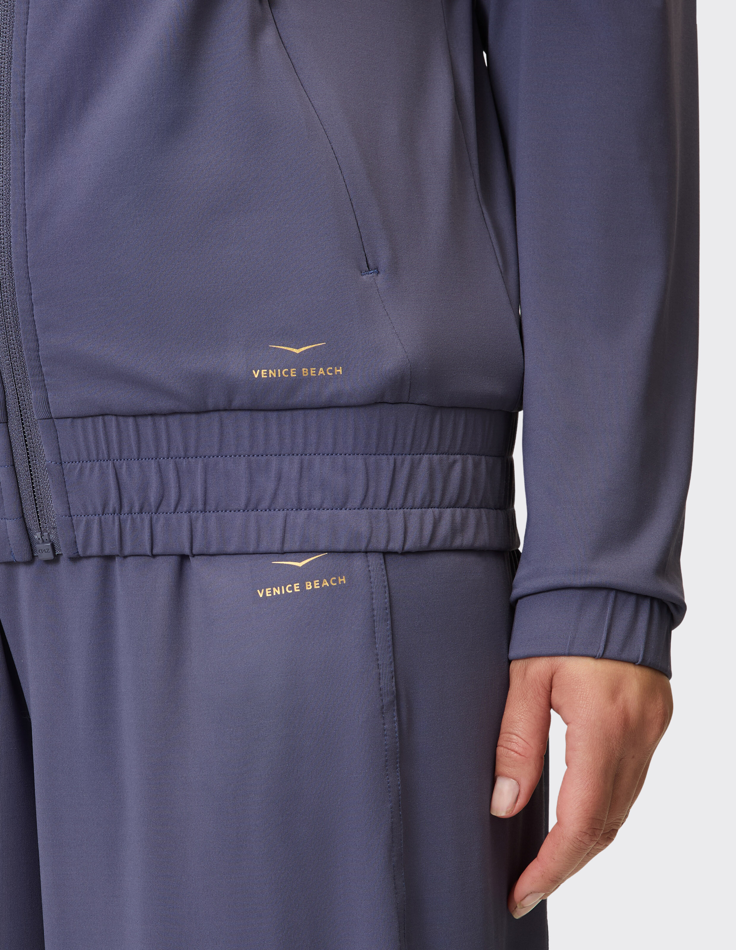Blaue Venice Beach Sweatjacke Faith mit goldenem Logo, gemütliche, lässige Loungewear.