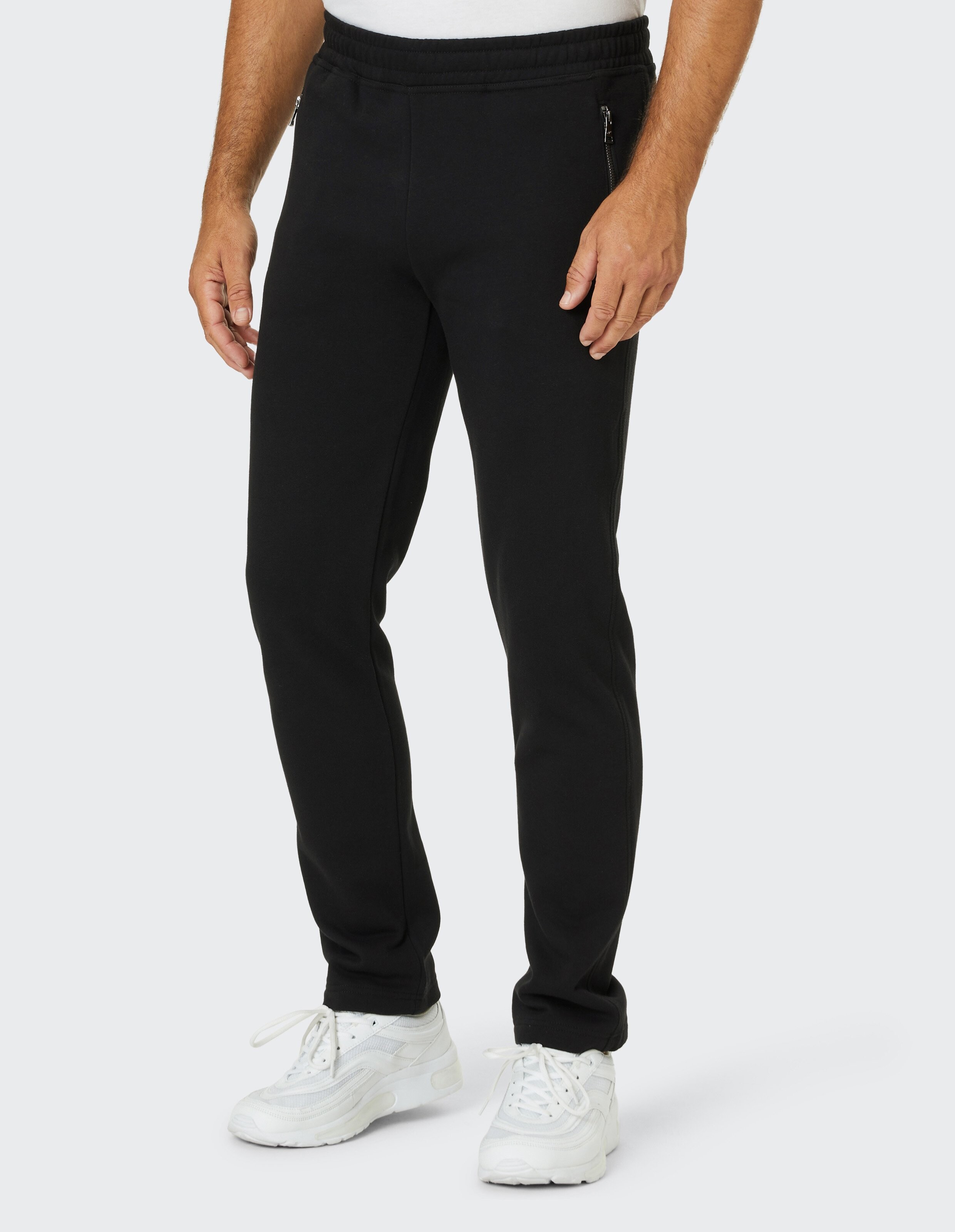 Schwarze Jogginghose mit elastischem Bund und geradem Schnitt, schlichtes Design ohne sichtbare Logos oder Muster.