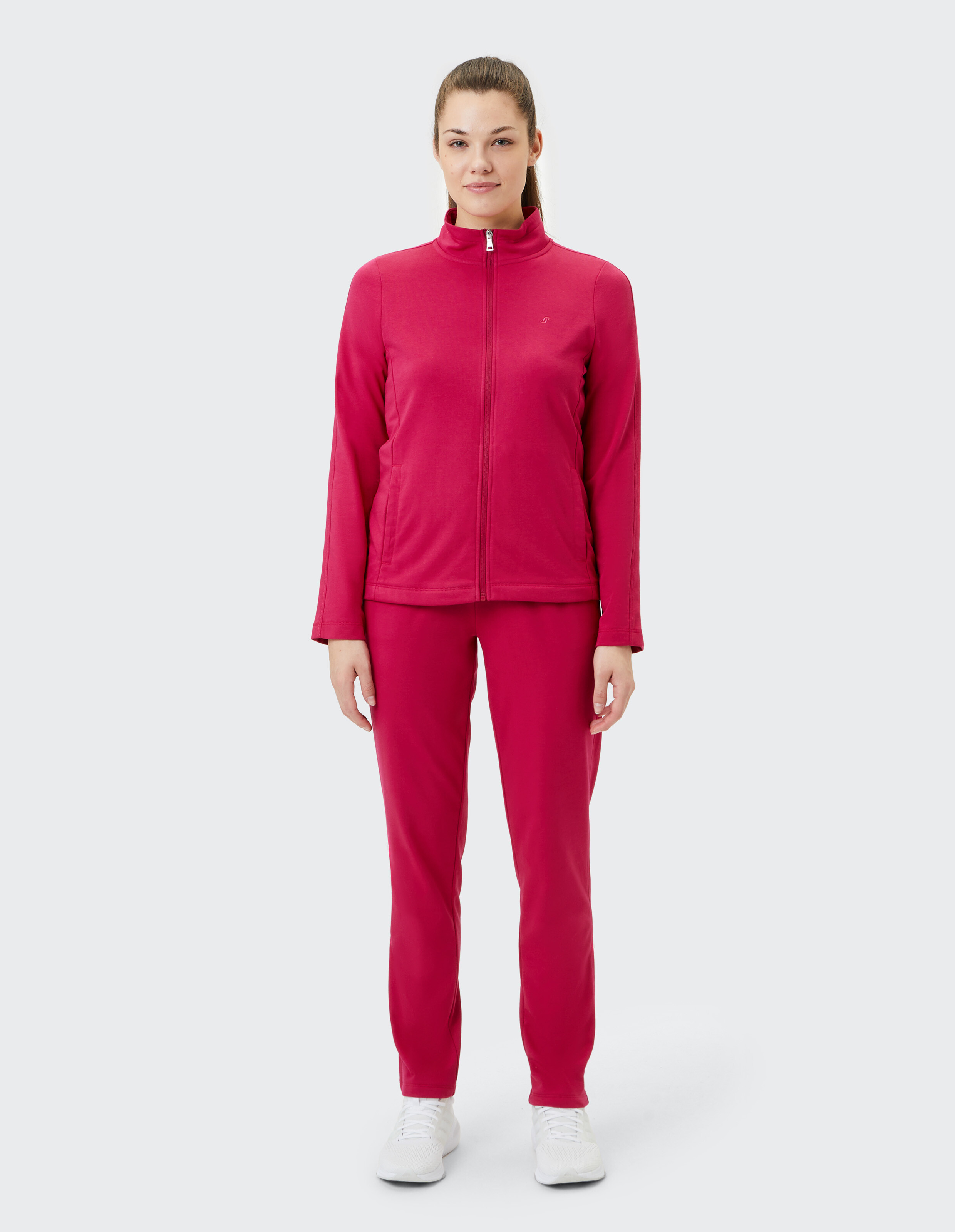 Roter Freizeitanzug mit langen Ärmeln und Reißverschluss an der Jacke, passende lange Hosen, bequemer und schlichter Stil.