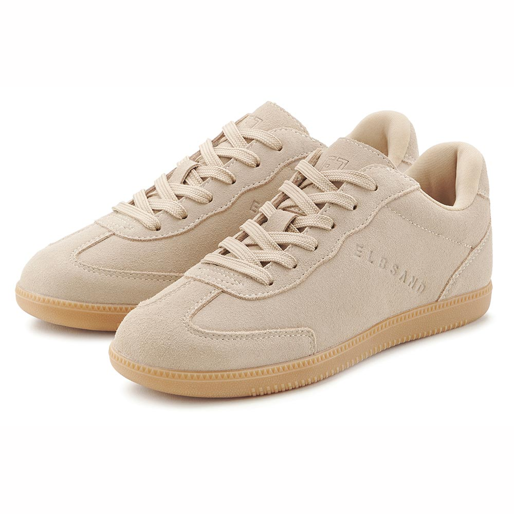 Beigefarbene Wildleder-Sneaker mit Schnürung und Gummisohle, perfekt für Freizeitkleidung.