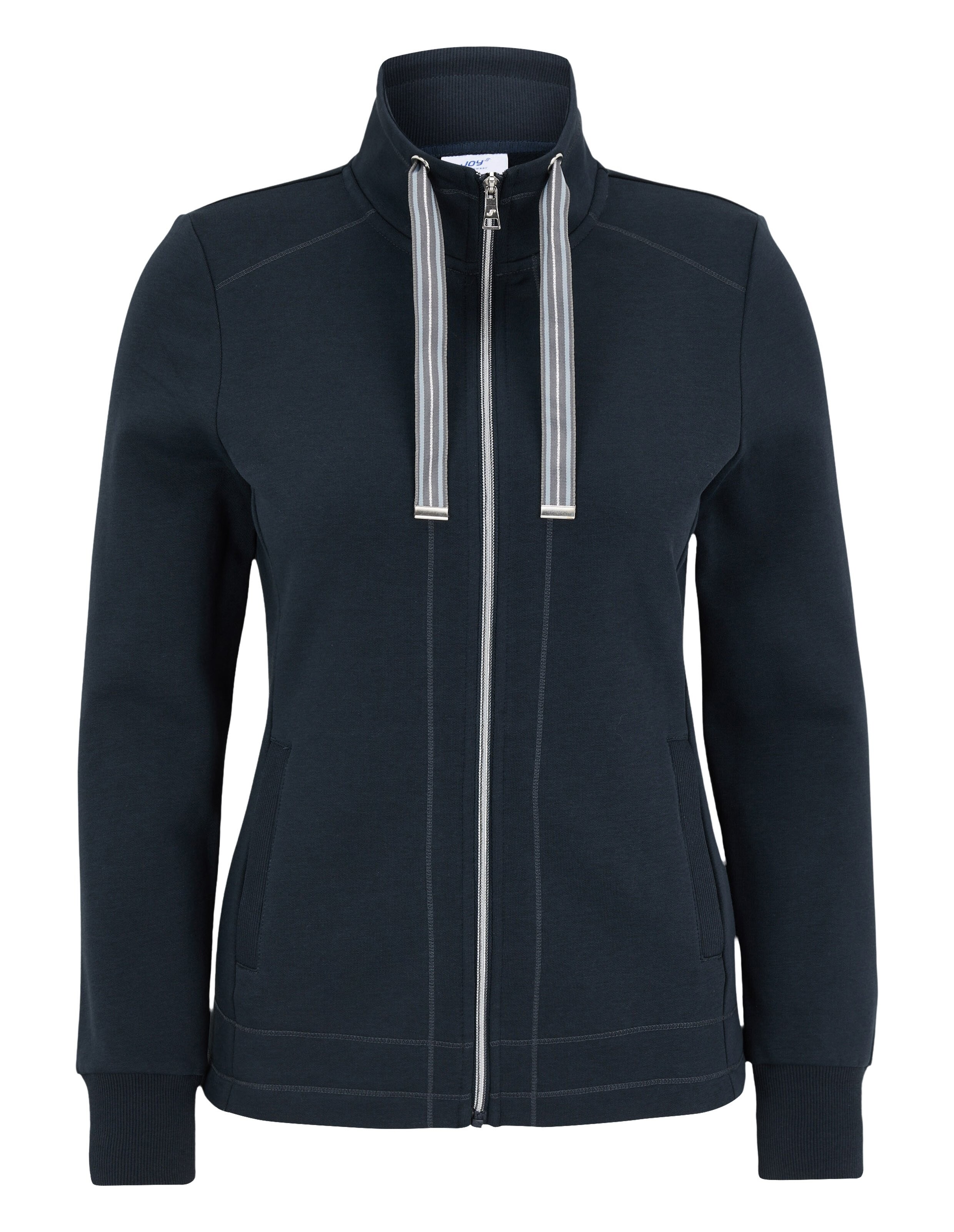 Dunkelblaue Jacke mit Reißverschluss, hohem Kragen und Kordelzug, langen Ärmeln und seitlichen Taschen vor grauem Hintergrund.