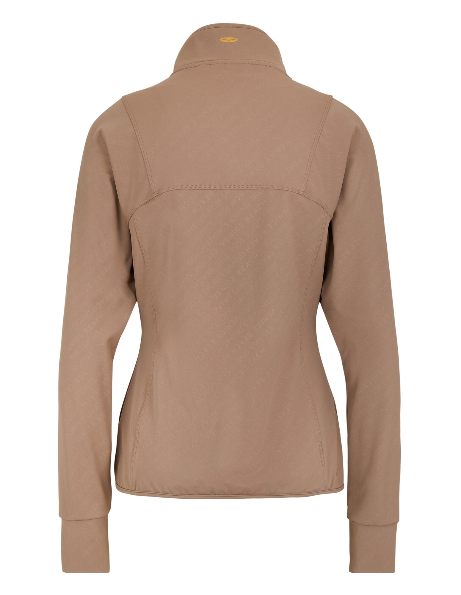 Rückansicht einer gemütlichen beigen Jacke mit stylischem Kragen und dezentem Logomuster.