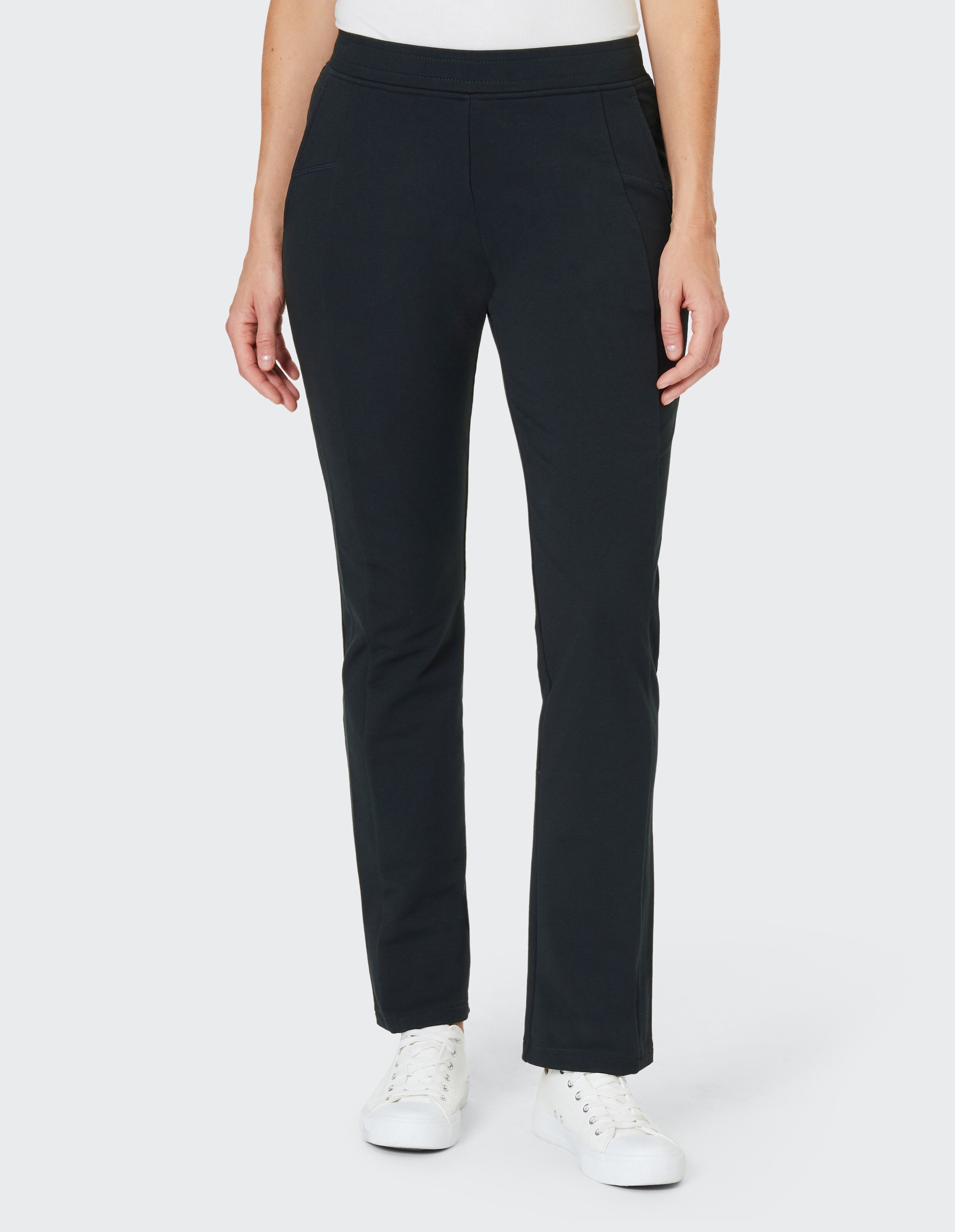 Schwarze, schlichte Hose mit weitem Bein und elastischem Bund, perfekt für komfortable Alltagskleidung oder sportliche Aktivitäten.